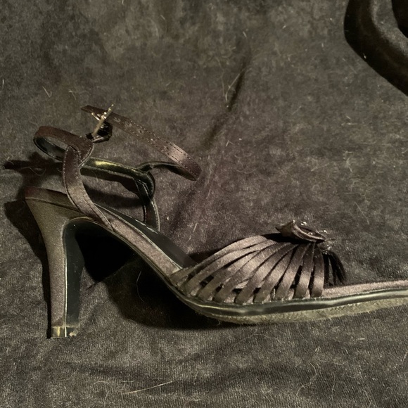 ⬇️ ⬇️PRICE! NWOT “RAMPAGE” STRAPPY DRESS SHOES - Picture 7 of 8